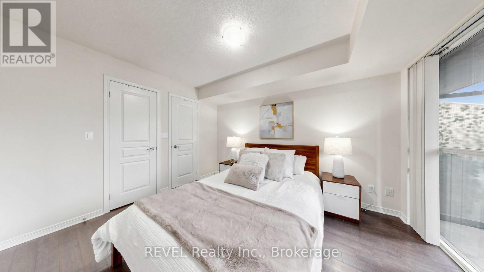 #306 352 FRONT STREET W - 23