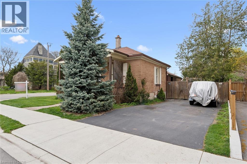 27 ROSEVIEW Avenue — photo 3