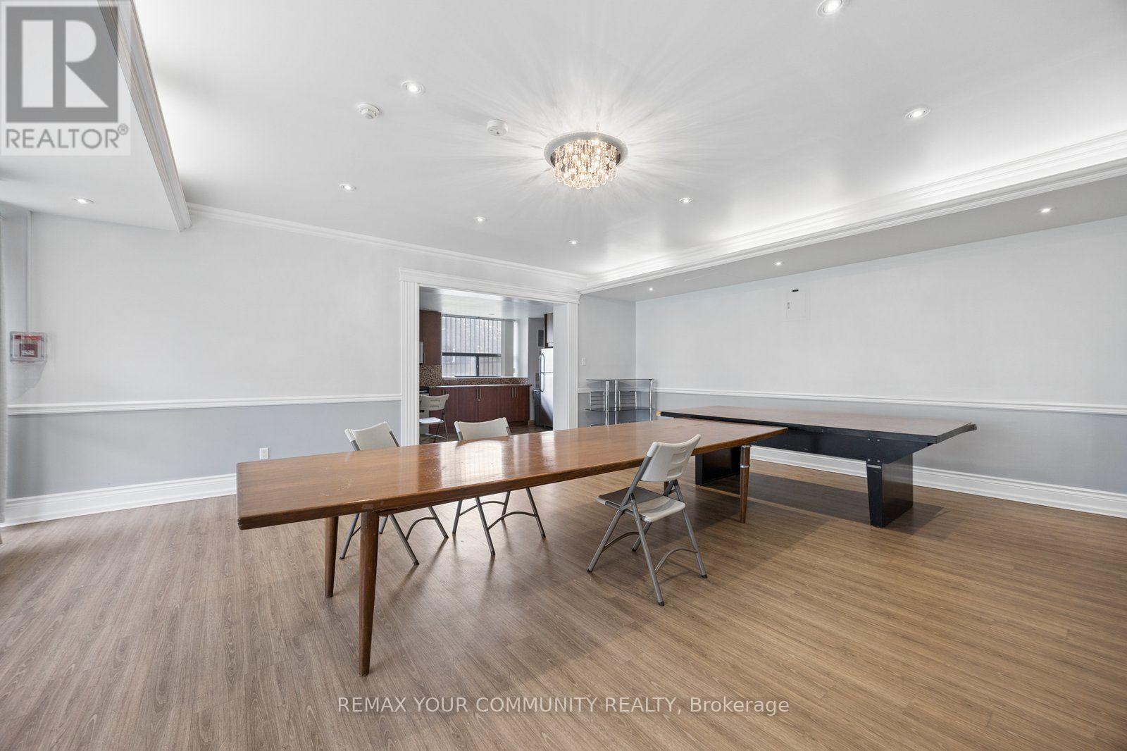 #804 10 TANGREEN COURT - 37