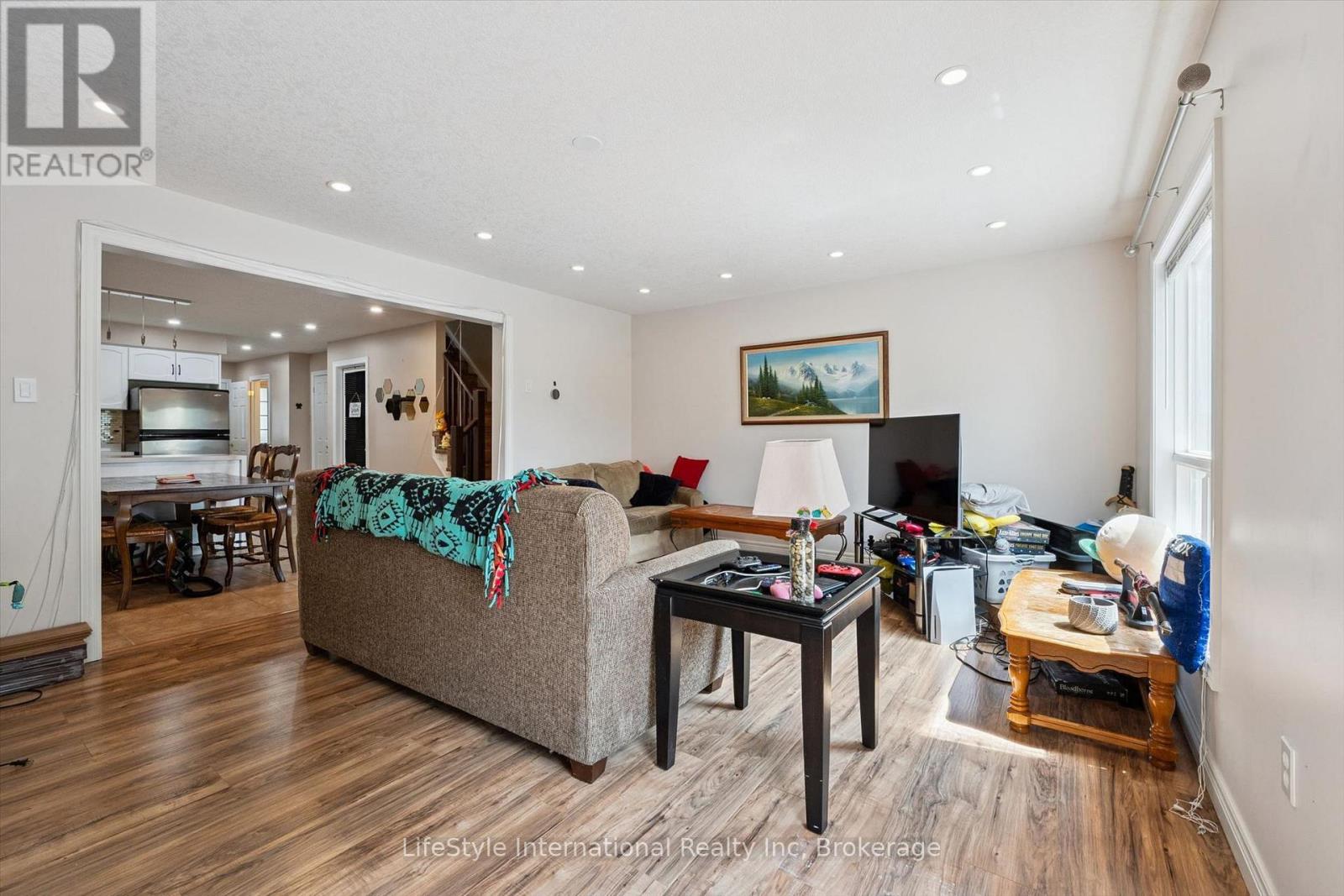 #27 105 BARD BOULEVARD - 10
