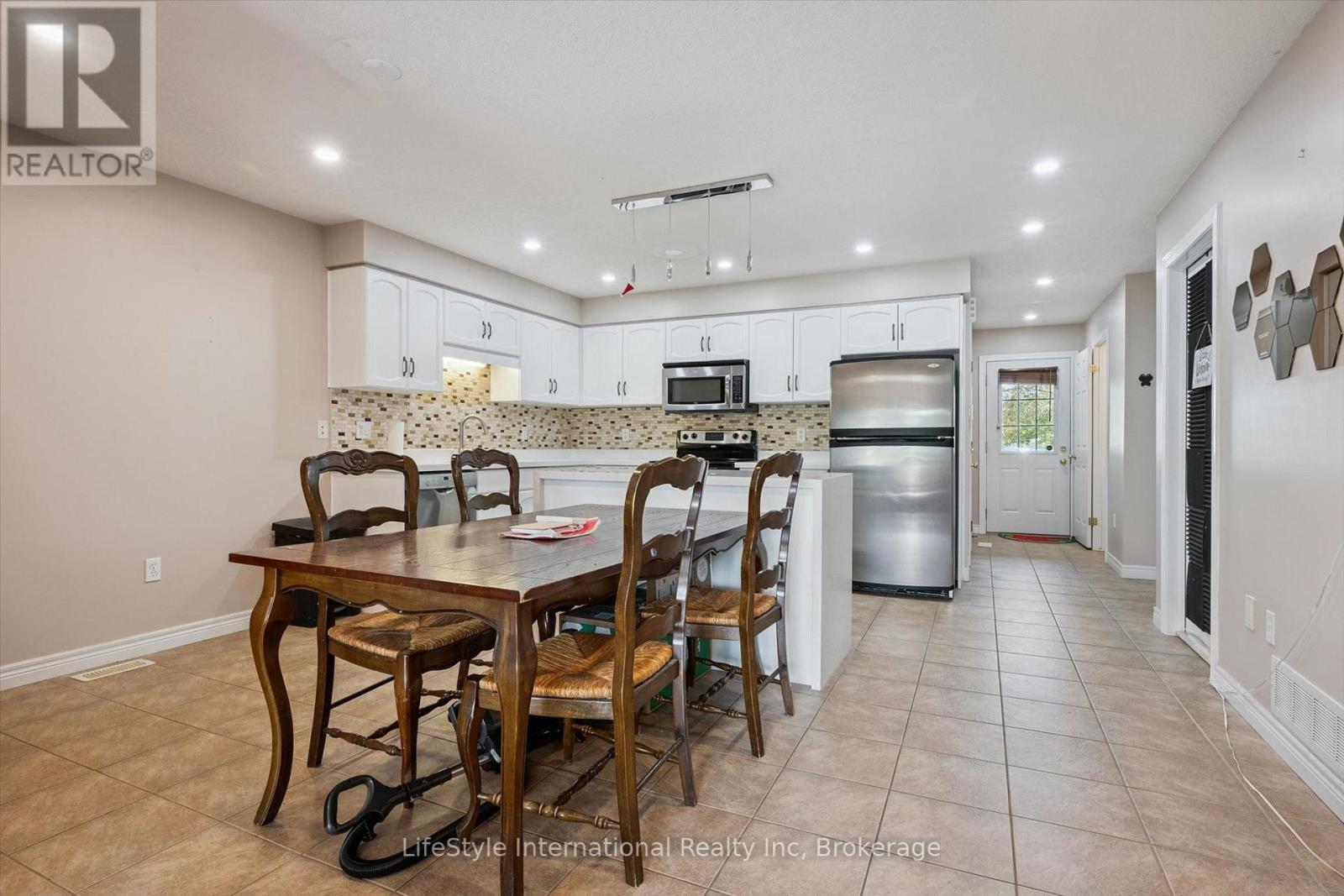 #27 105 BARD BOULEVARD - 12