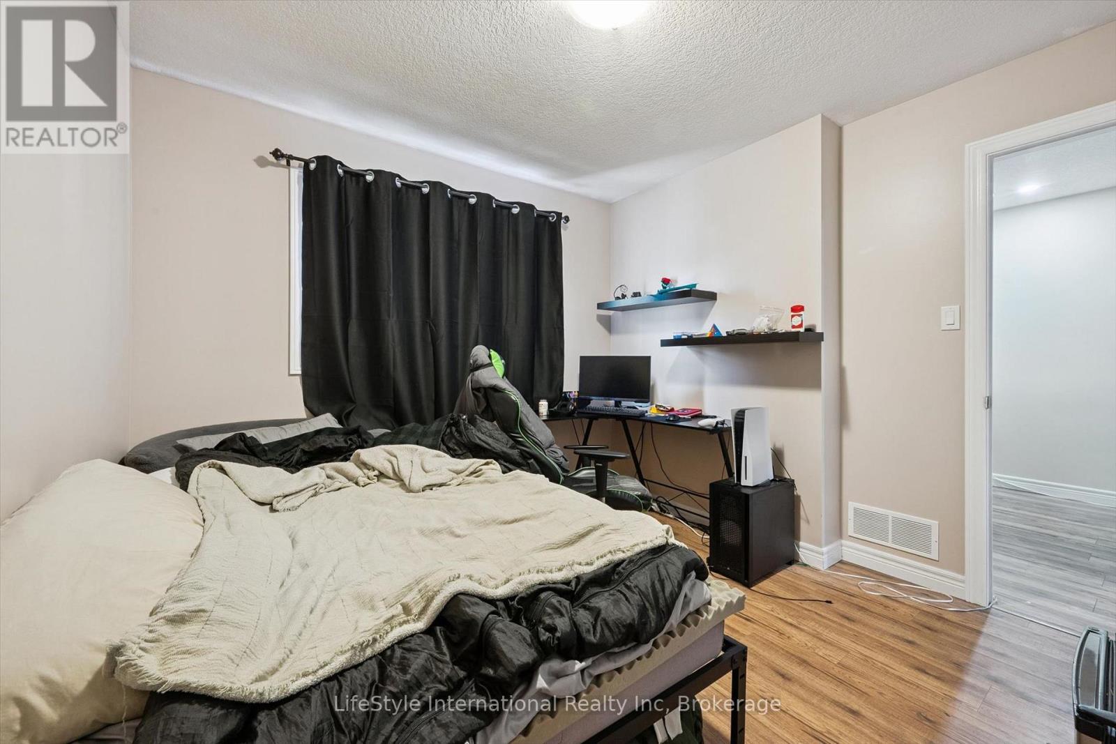 #27 105 BARD BOULEVARD - Image 24