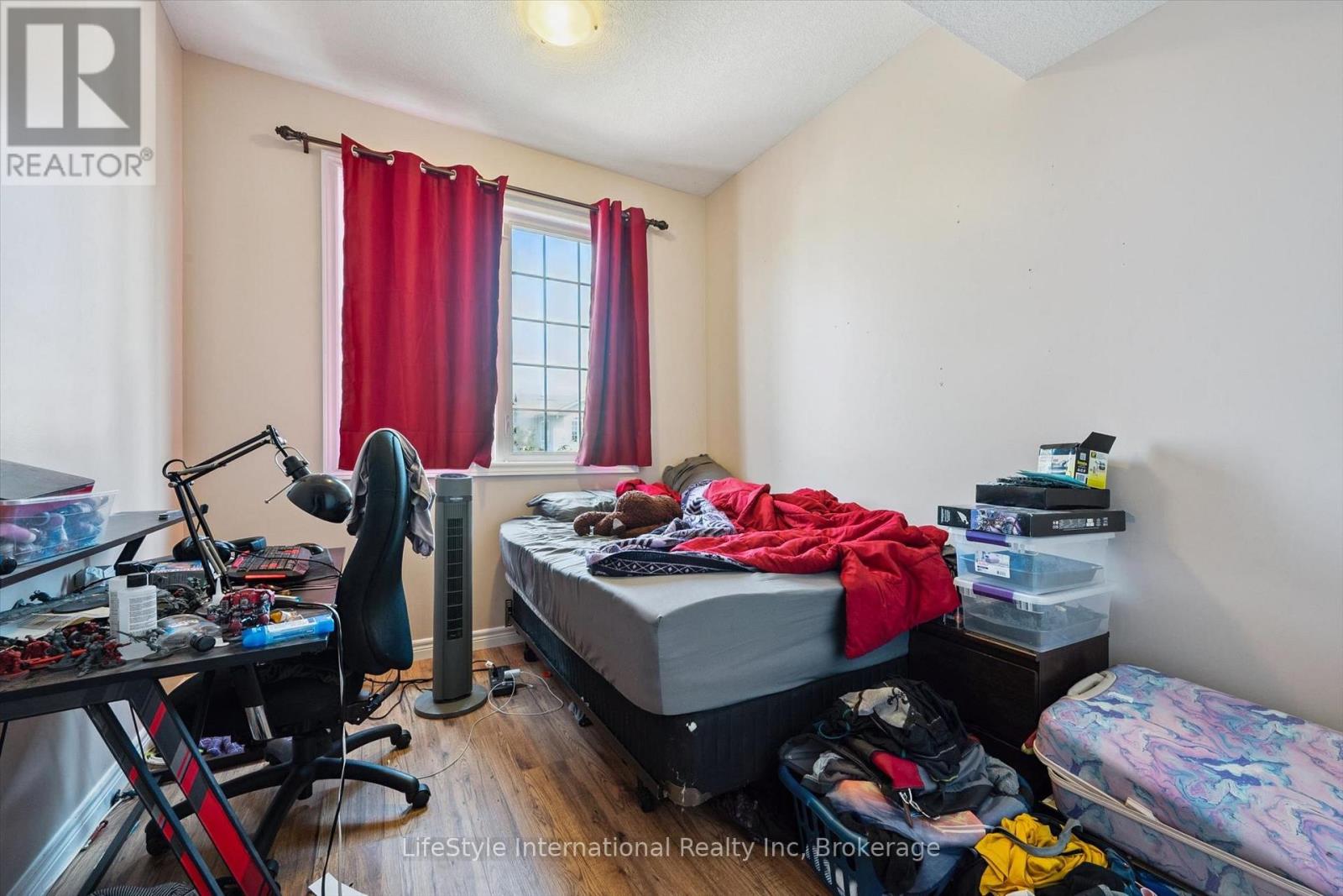 #27 105 BARD BOULEVARD - Image 25