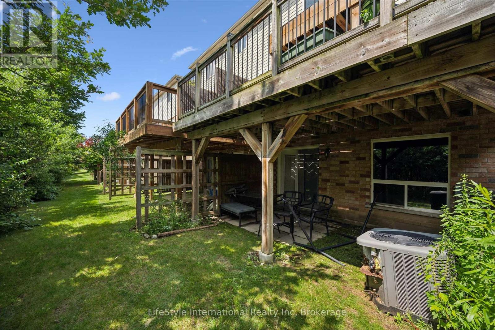 #27 105 BARD BOULEVARD - Image 31