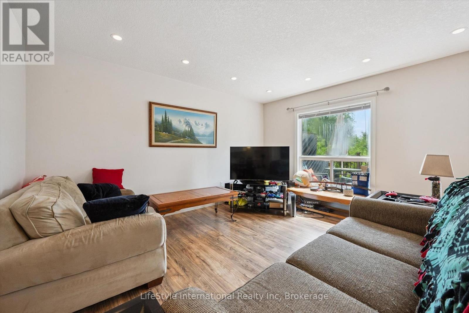 #27 105 BARD BOULEVARD - 9
