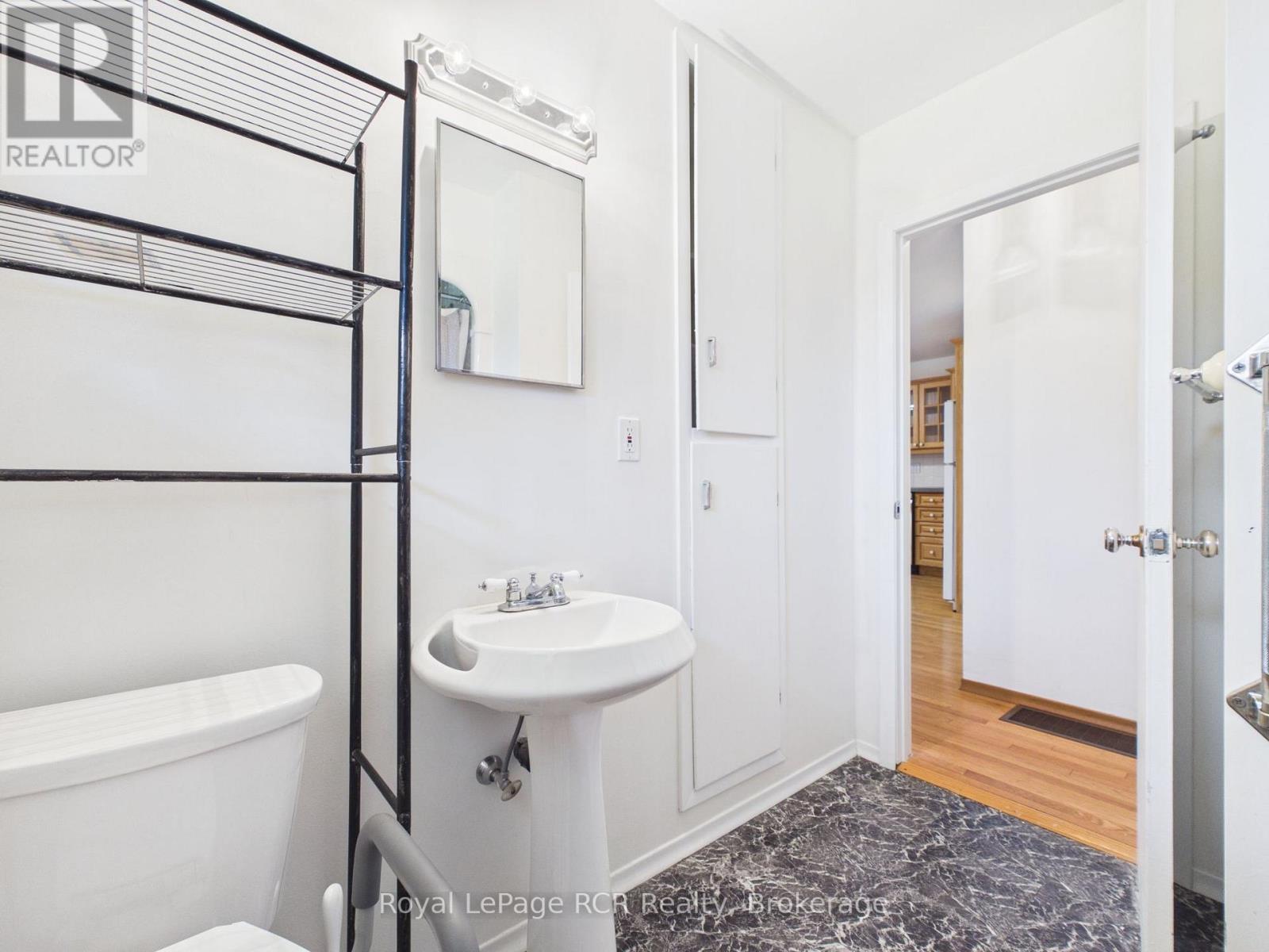30 MARK STREET E - 16