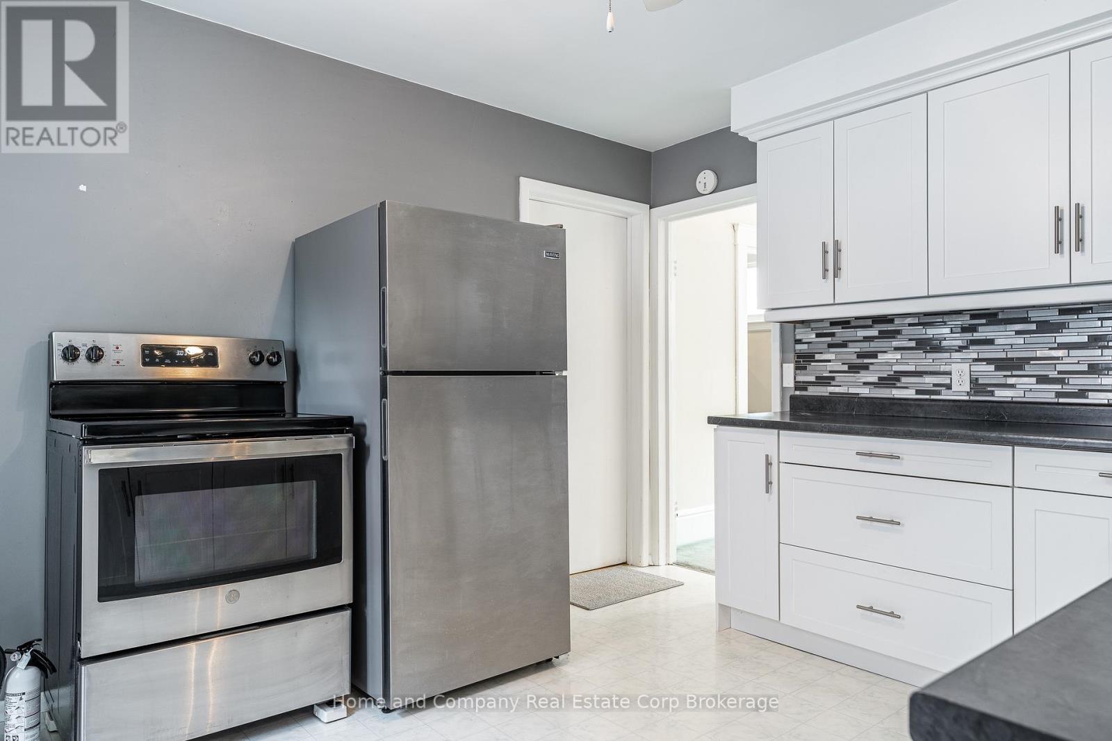 216 DOUGLAS STREET - Image 8