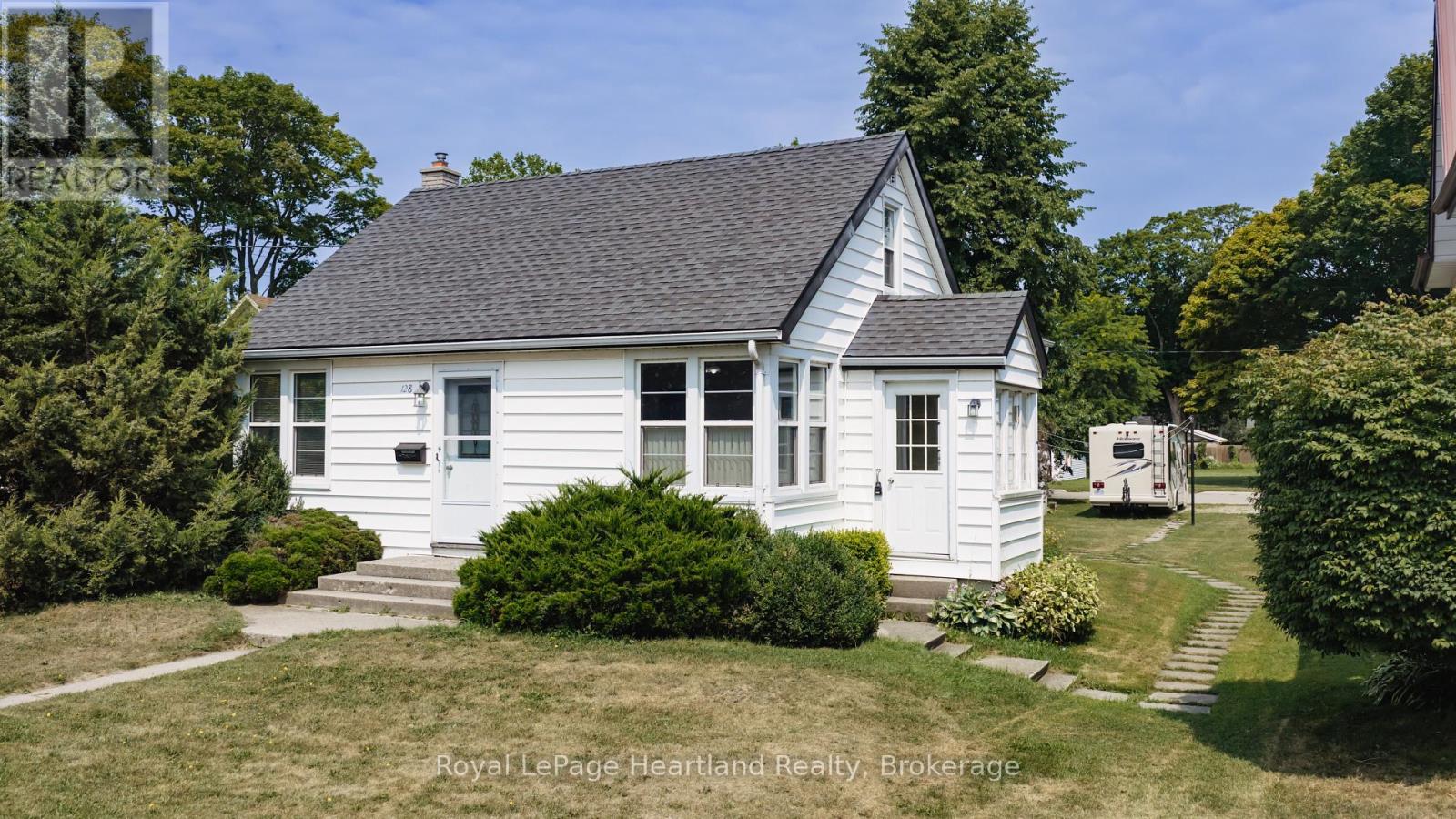 128 BRITANNIA ROAD W - 1
