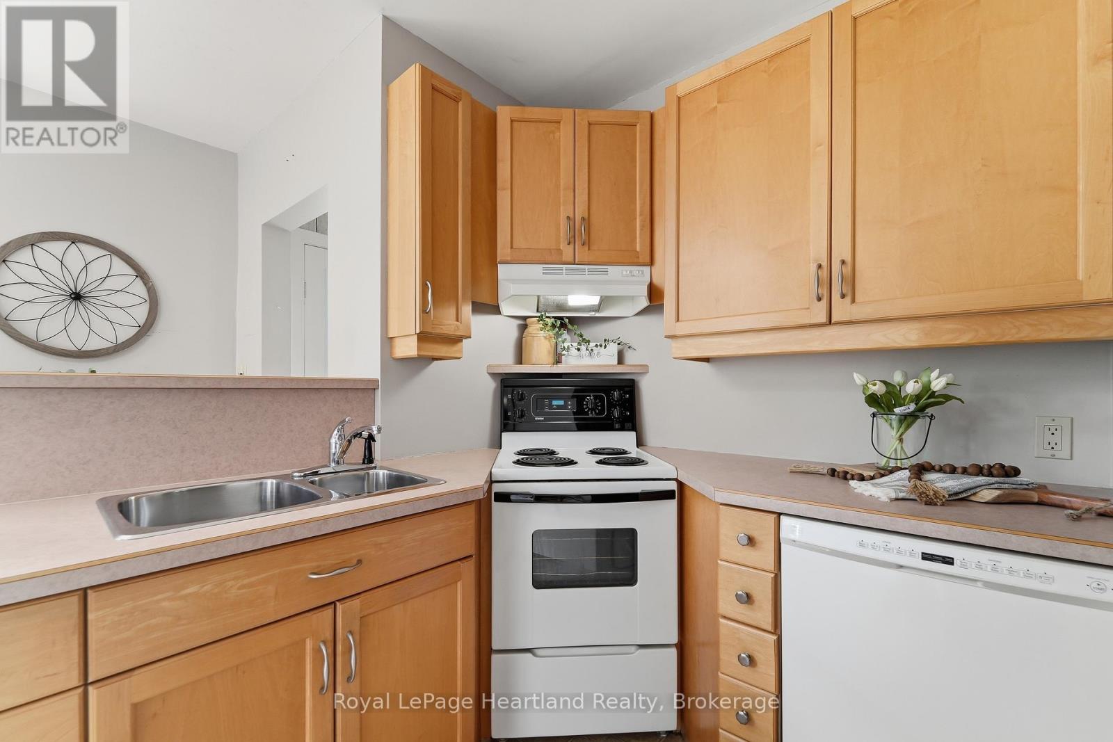 128 BRITANNIA ROAD W - 11