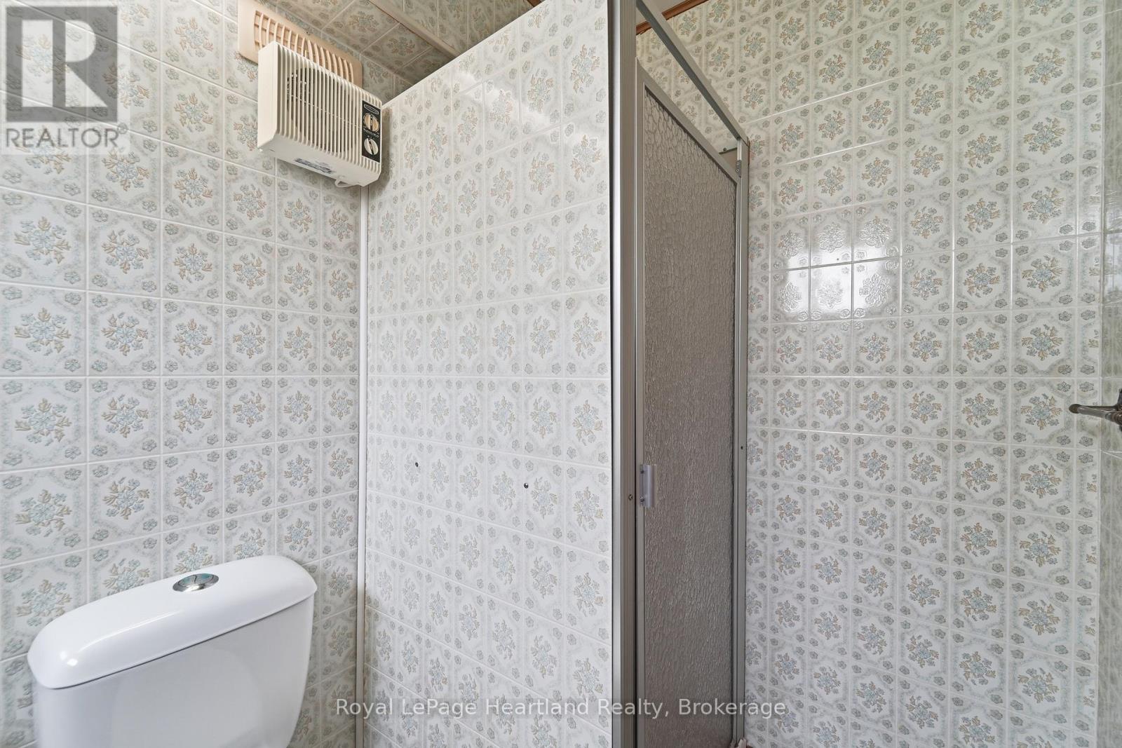 128 BRITANNIA ROAD W - Image 26