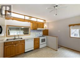 Den - 4108 49a Avenue, Innisfail, AB T4G1J9 Photo 6