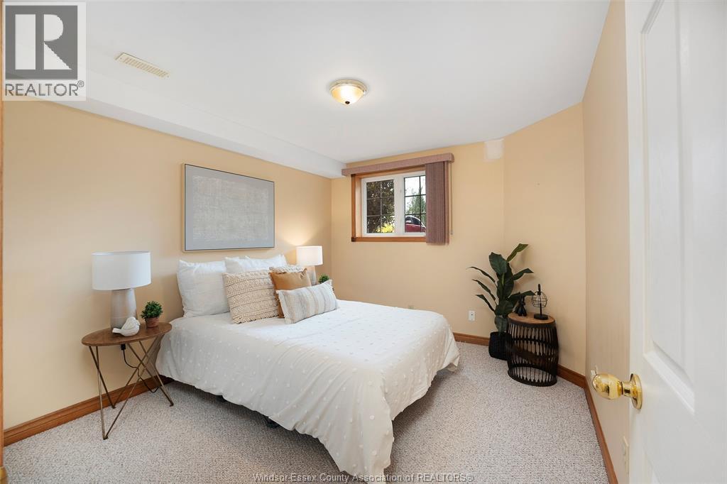 144 Bennie Ave - 27