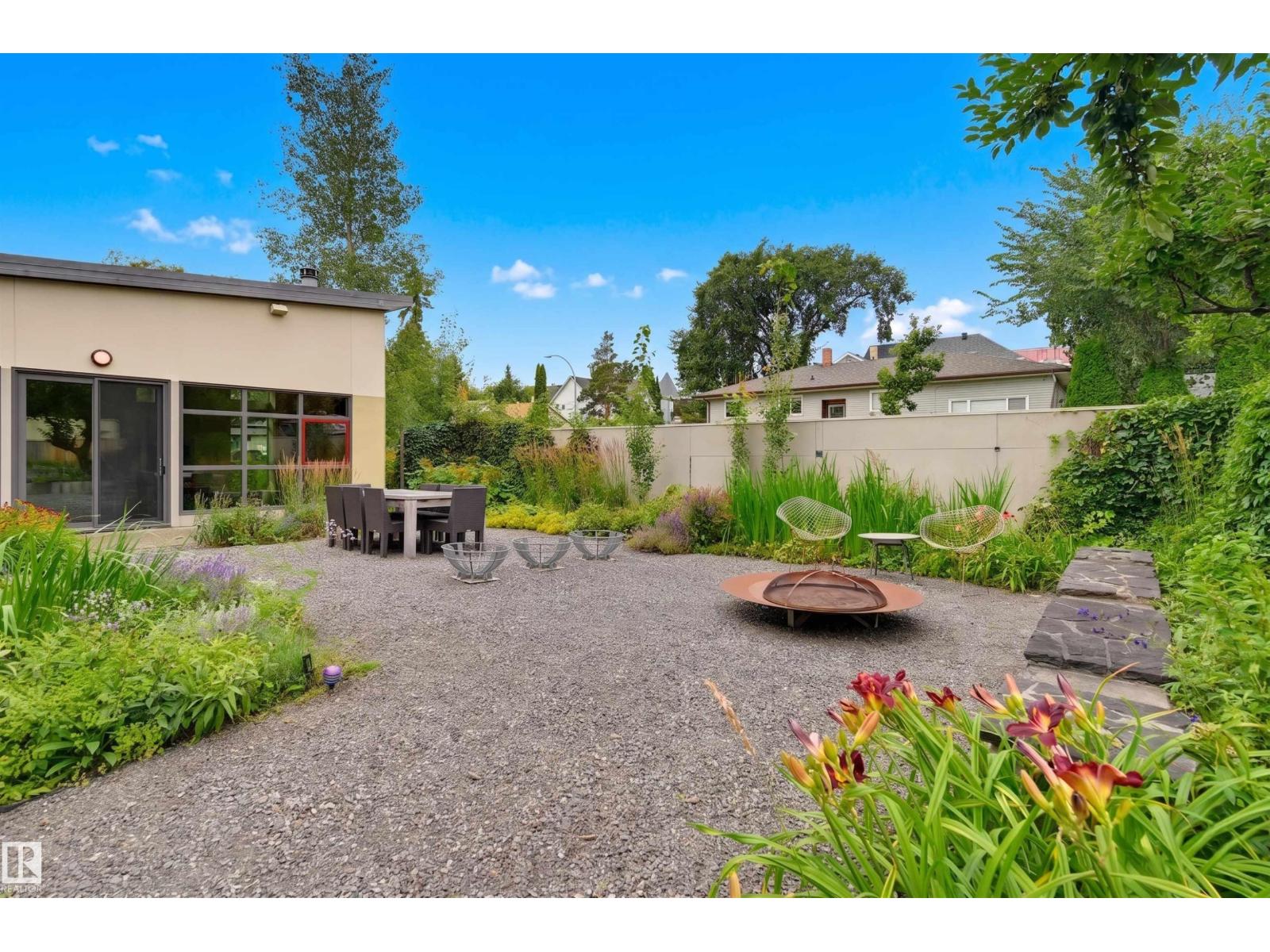9758 86 Avenue NW - Photo 31