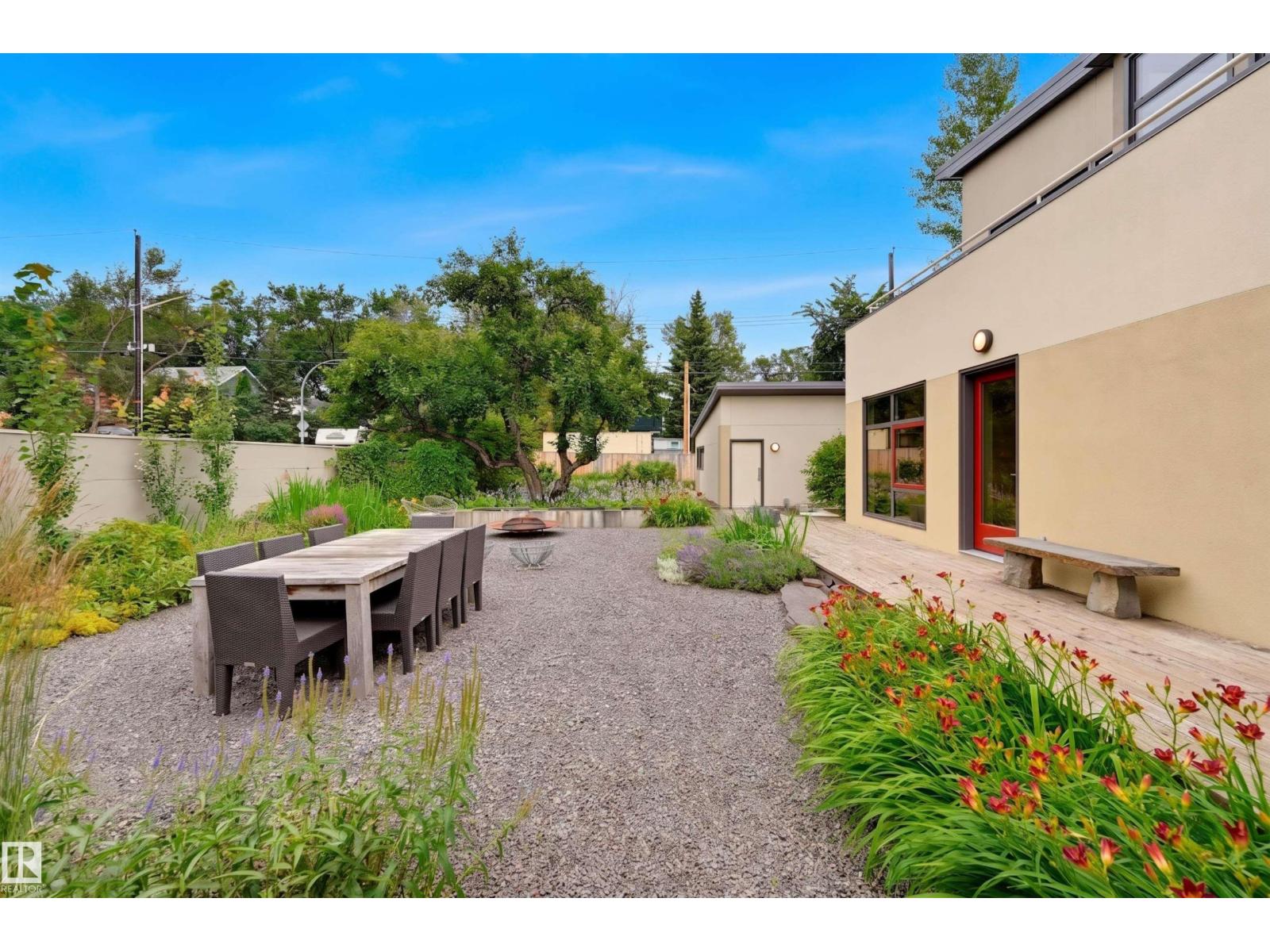 9758 86 Avenue NW - Photo 32