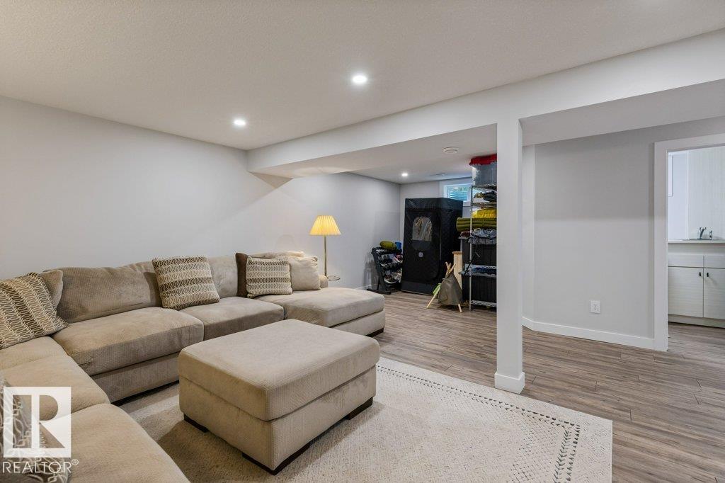 84 FLEETWOOD Crescent - Photo 31