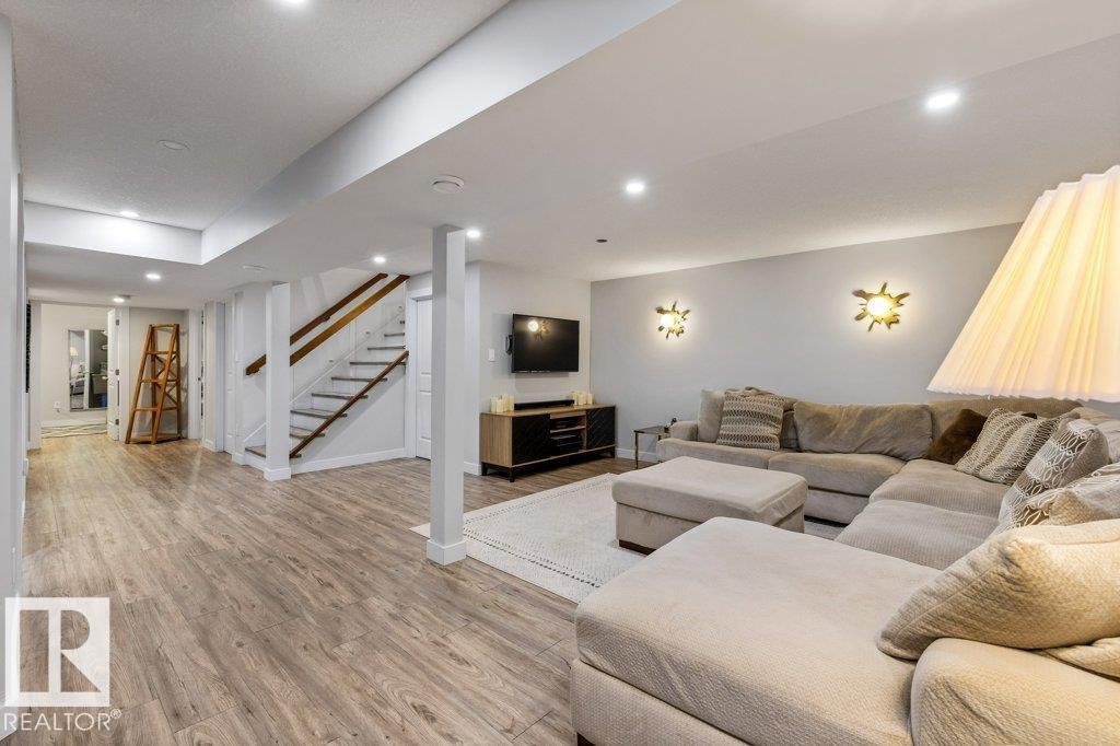 84 FLEETWOOD Crescent - Photo 32
