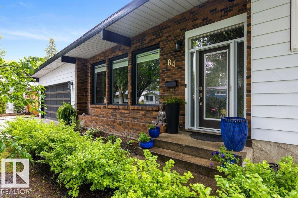 84 FLEETWOOD Crescent
