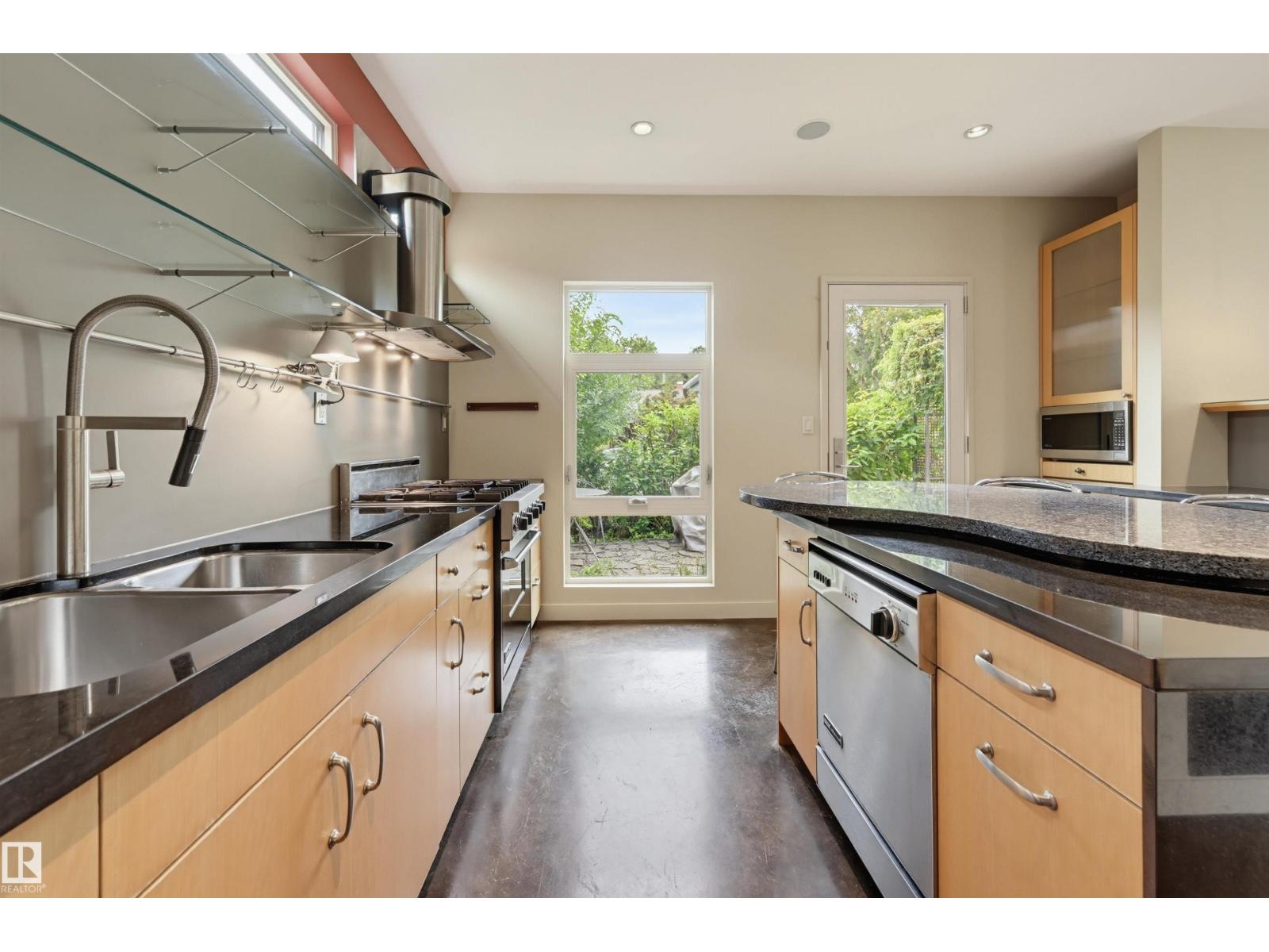 9758 86 Avenue NW - Photo 23
