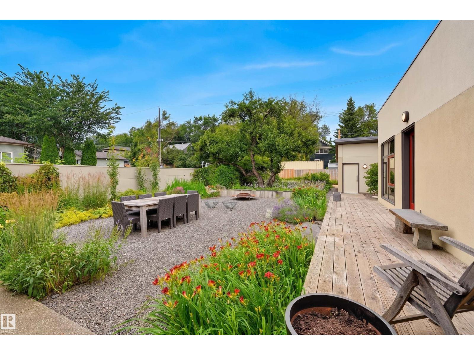 9758 86 Avenue NW - Photo 33