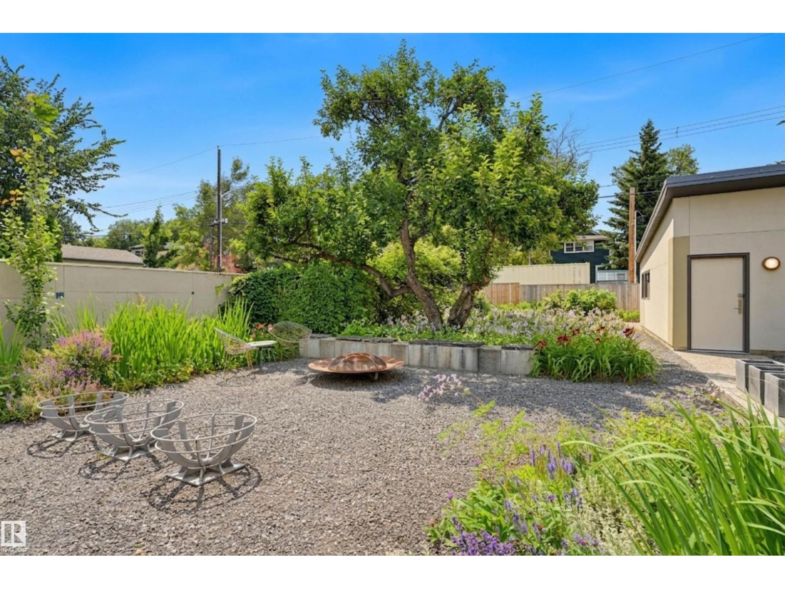 9758 86 Avenue NW - Photo 37