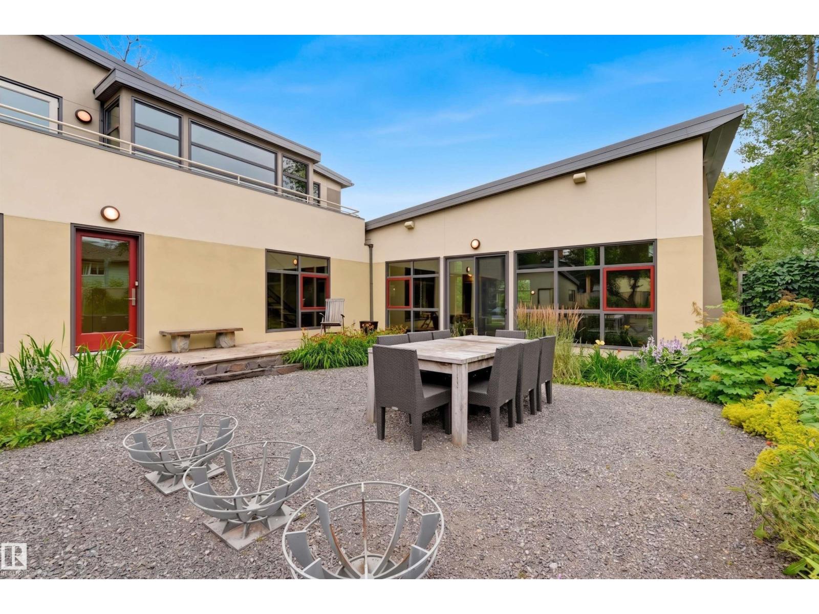 9758 86 Avenue NW - Photo 39