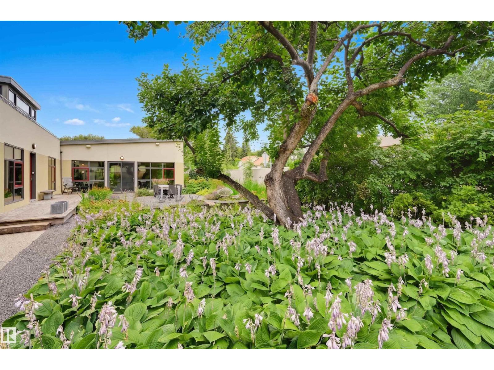 9758 86 Avenue NW - Photo 40