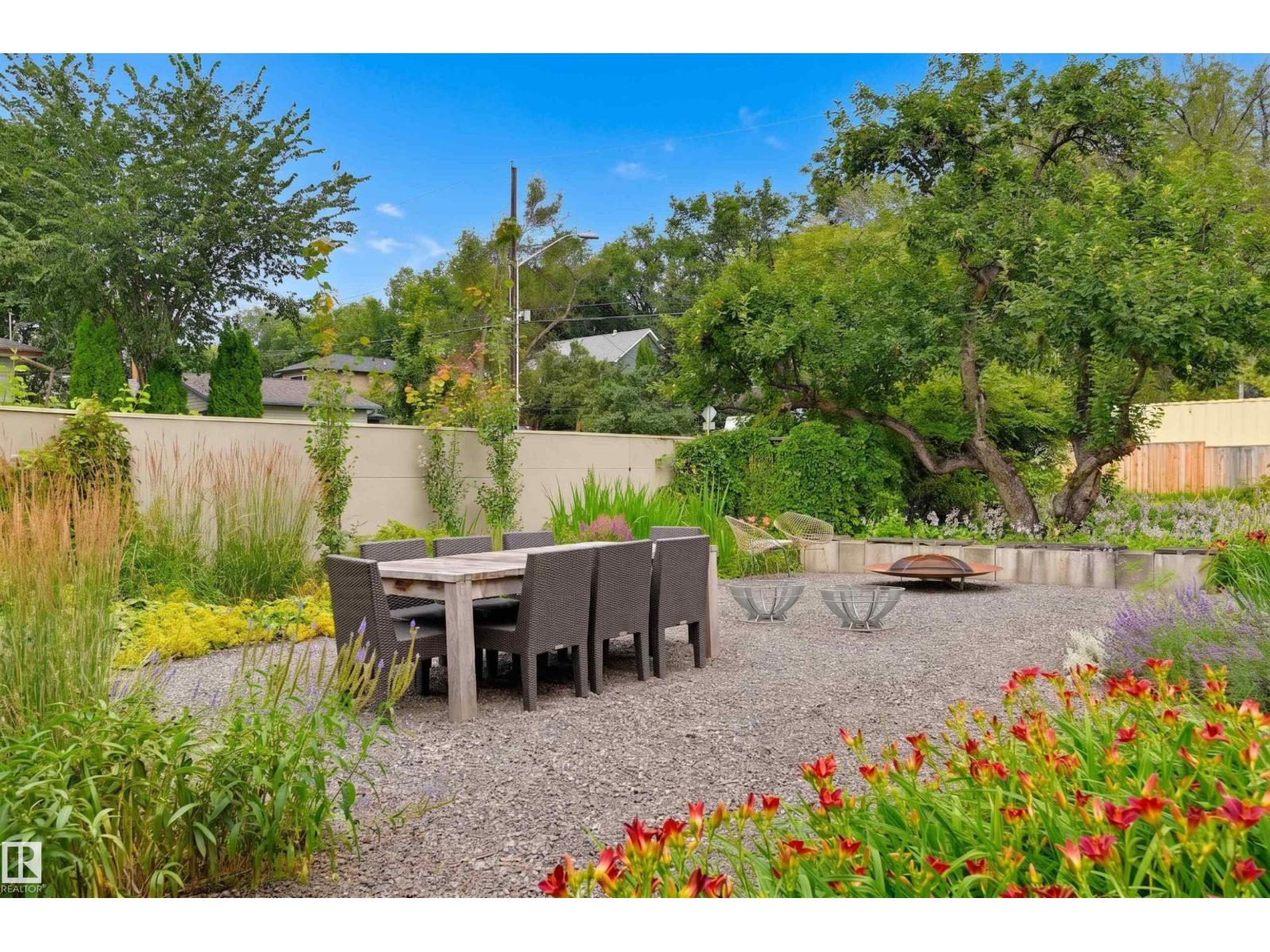 9758 86 Avenue NW - Photo 34
