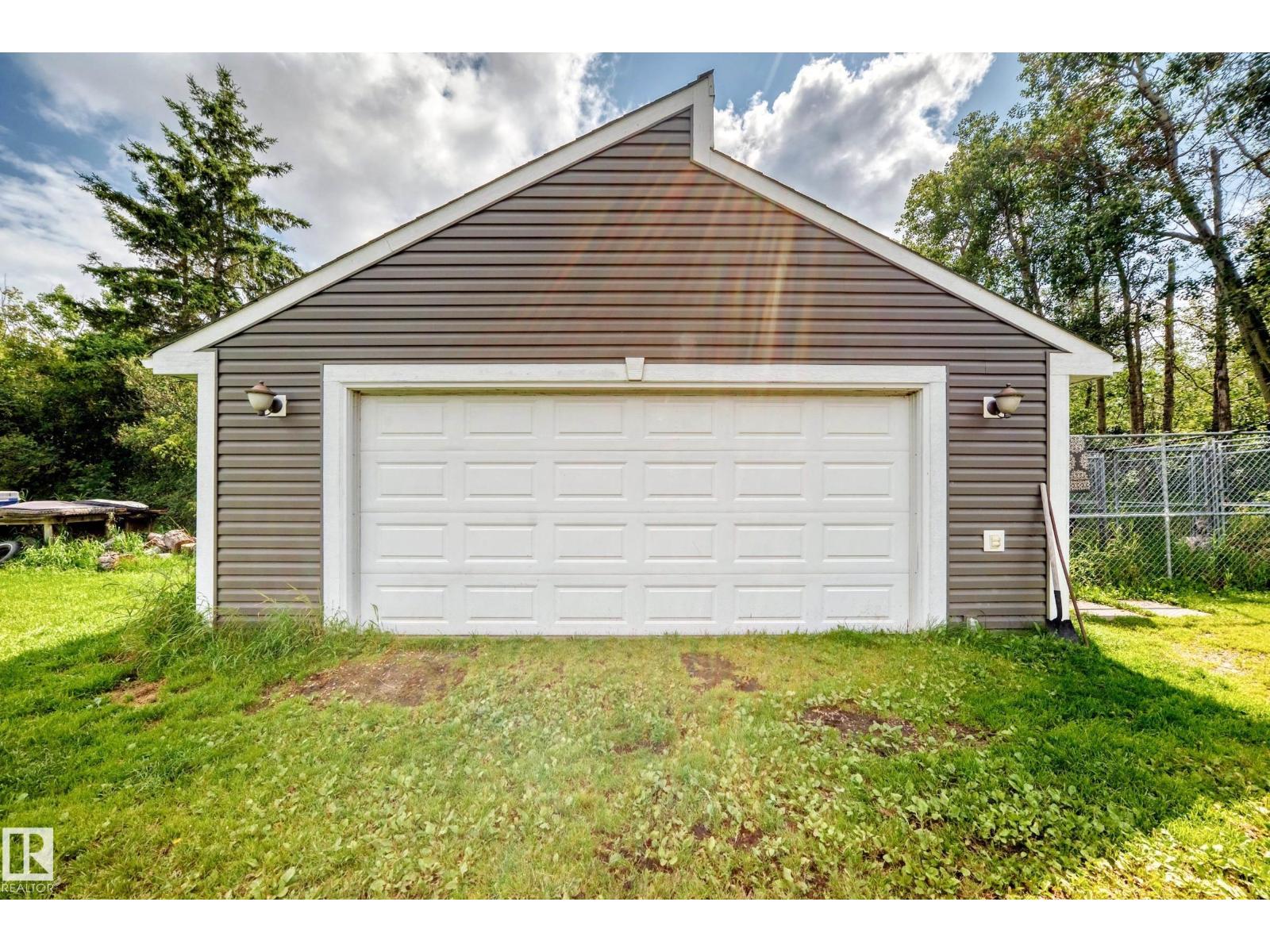 #1 53250 RGE ROAD 215 - 28