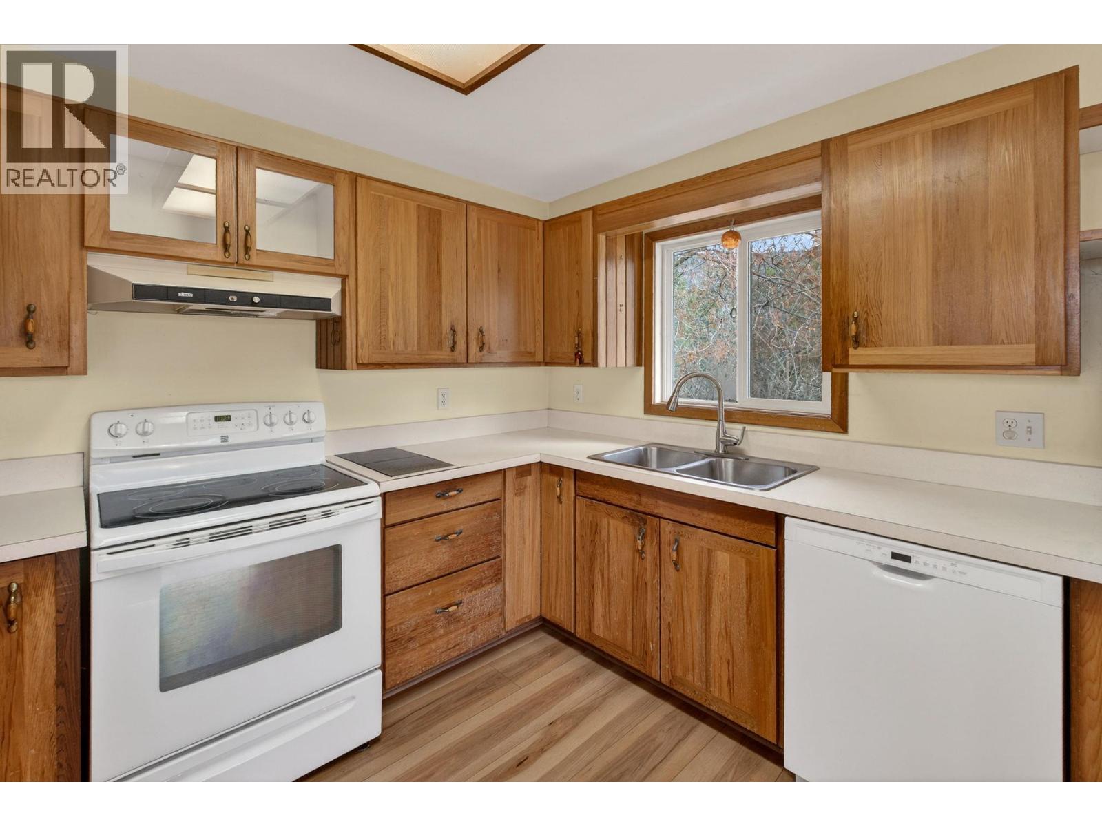 3305 McGibney Road, Naramata