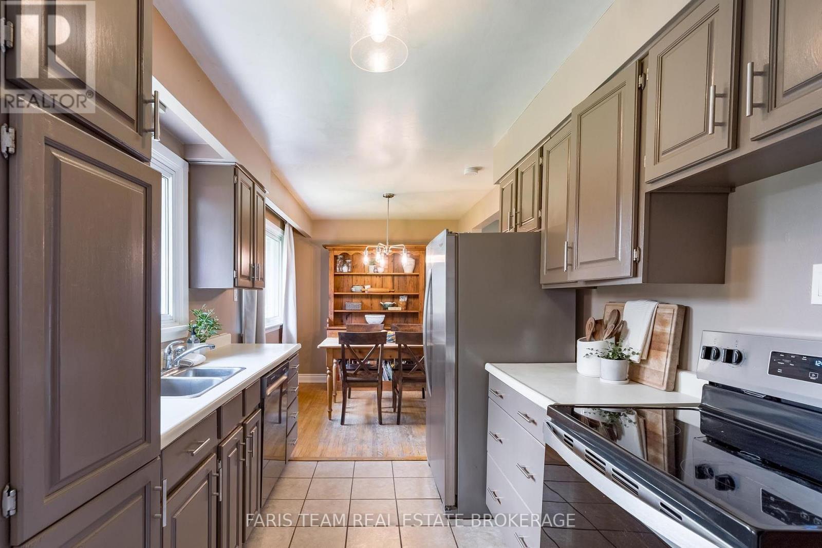 89 STEEL STREET - Image 5