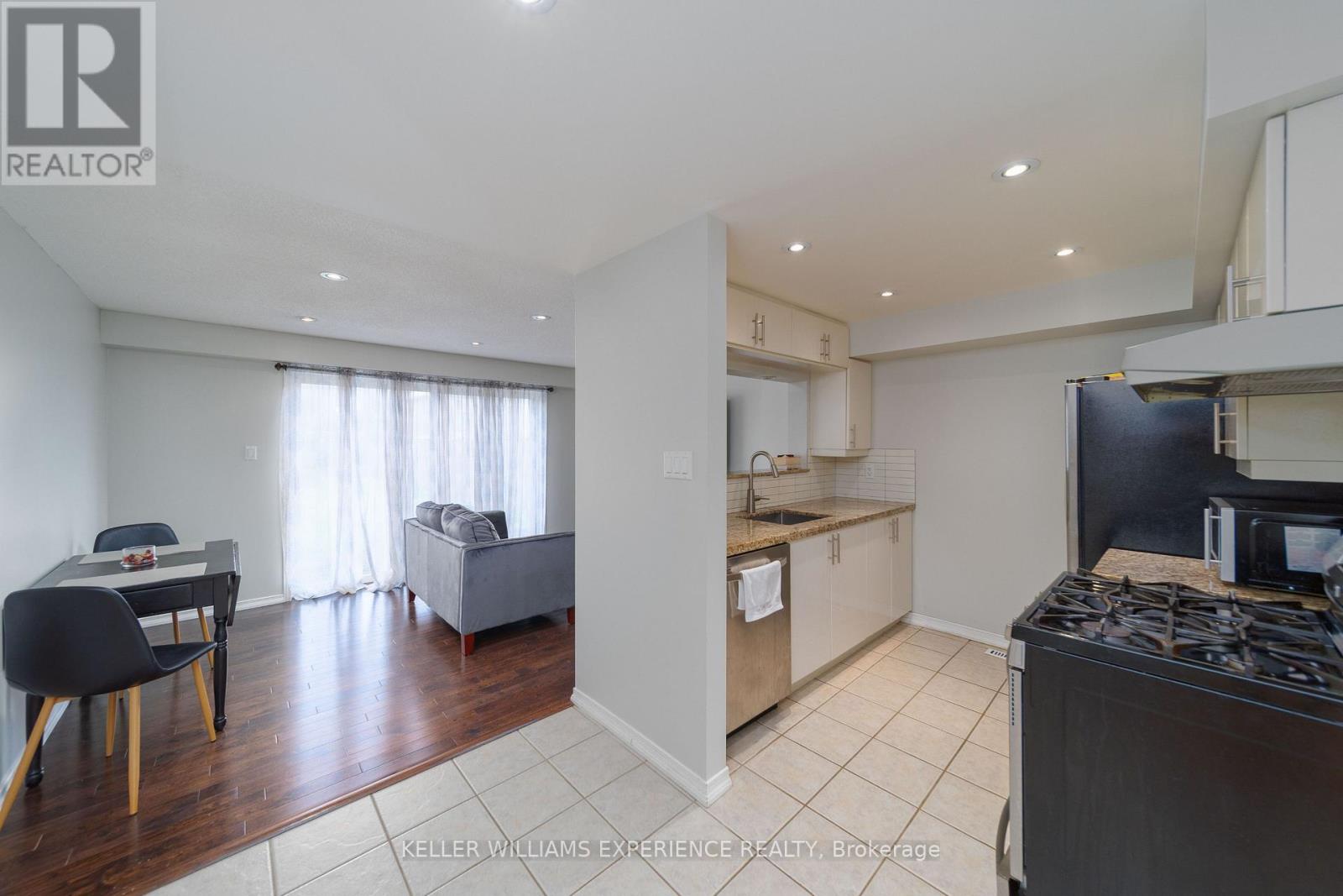 12 MONARCHY STREET - Image 4