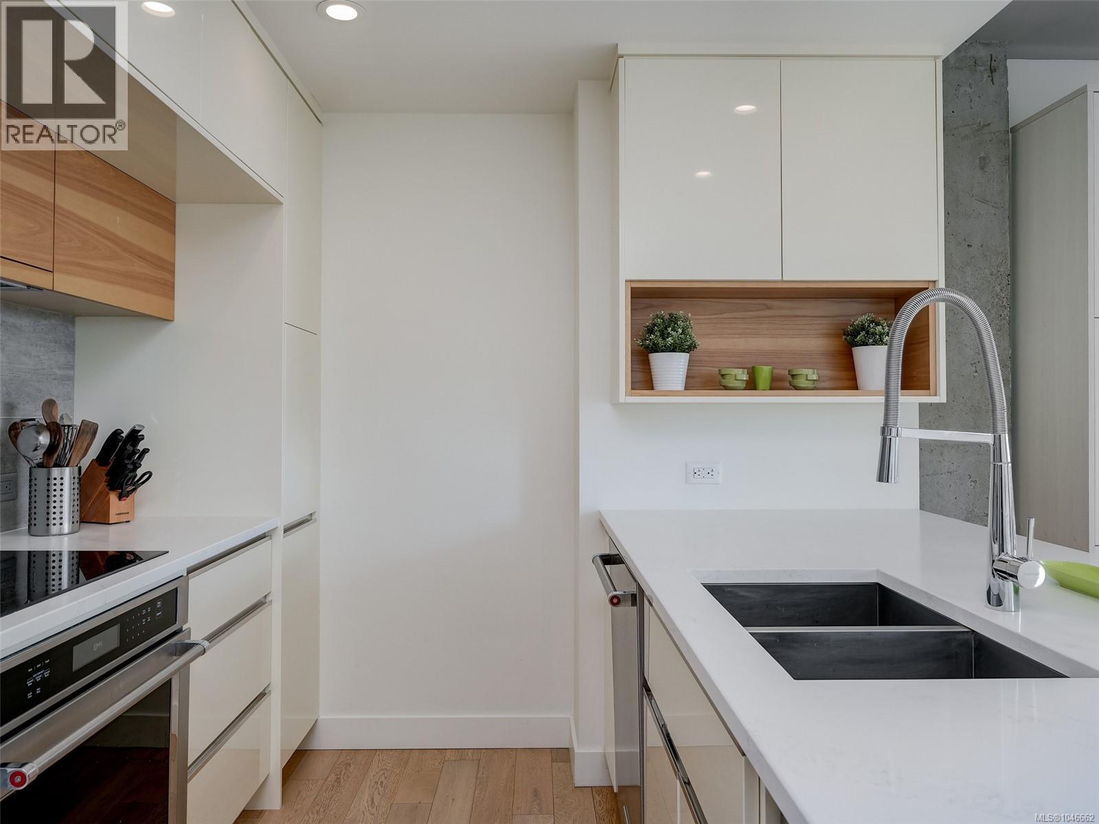 #813 989 Johnson St - 10