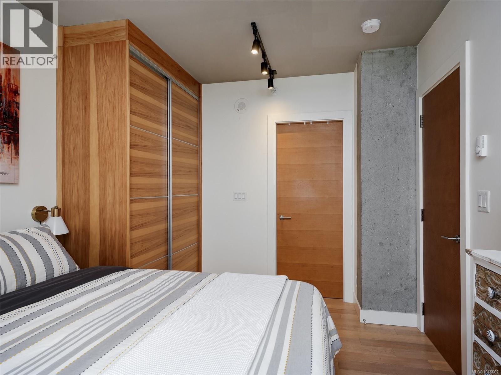 #813 989 Johnson St - 13