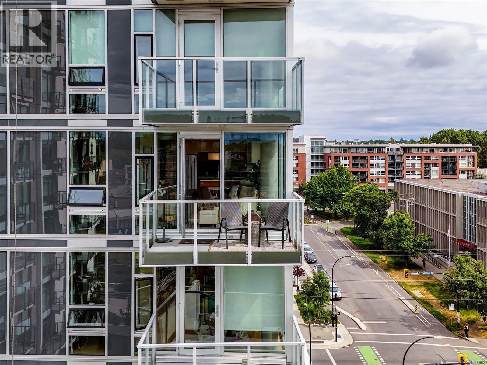 #813 989 Johnson St - 21