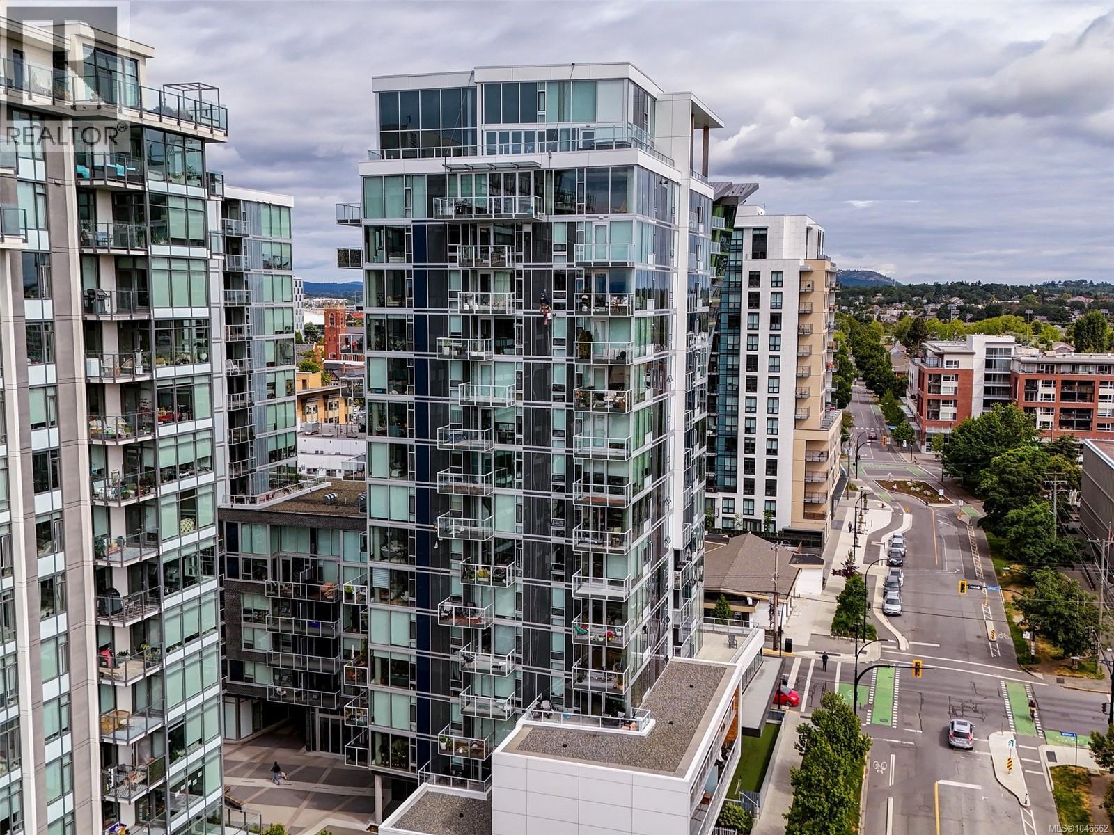 #813 989 Johnson St - 31