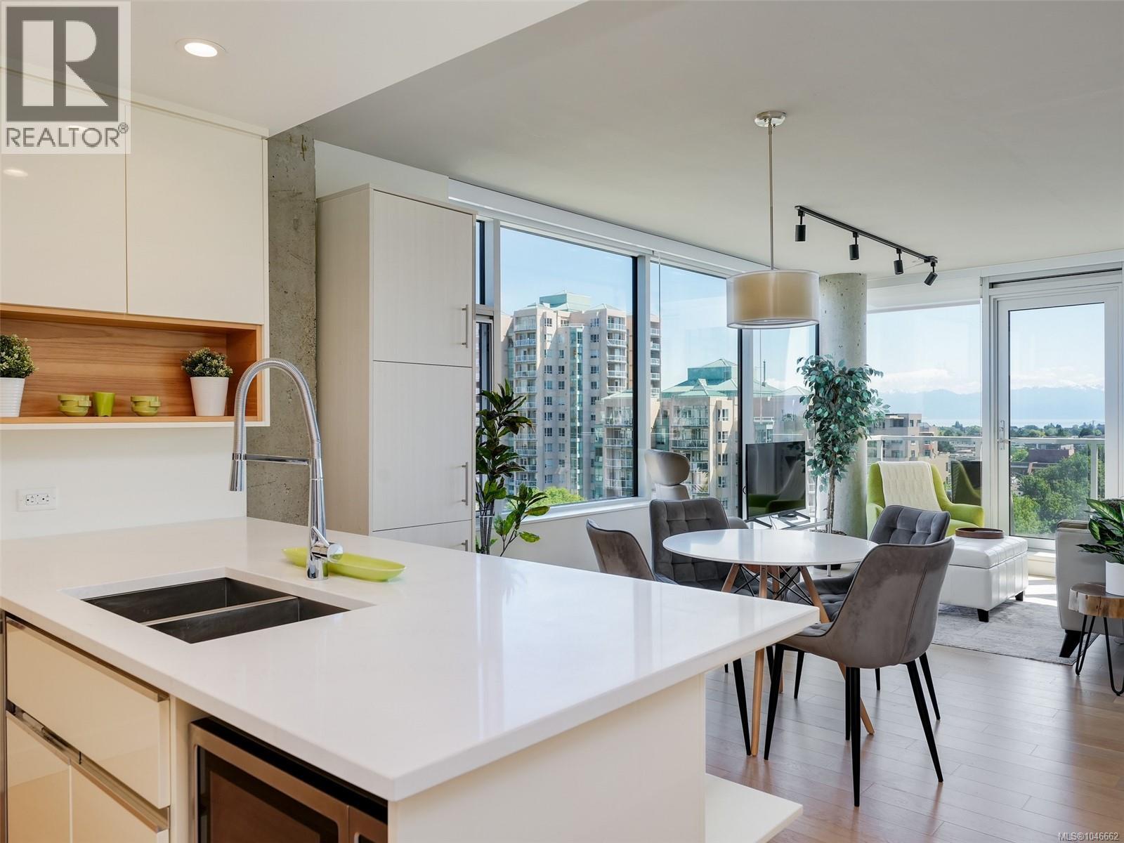 #813 989 Johnson St - 4