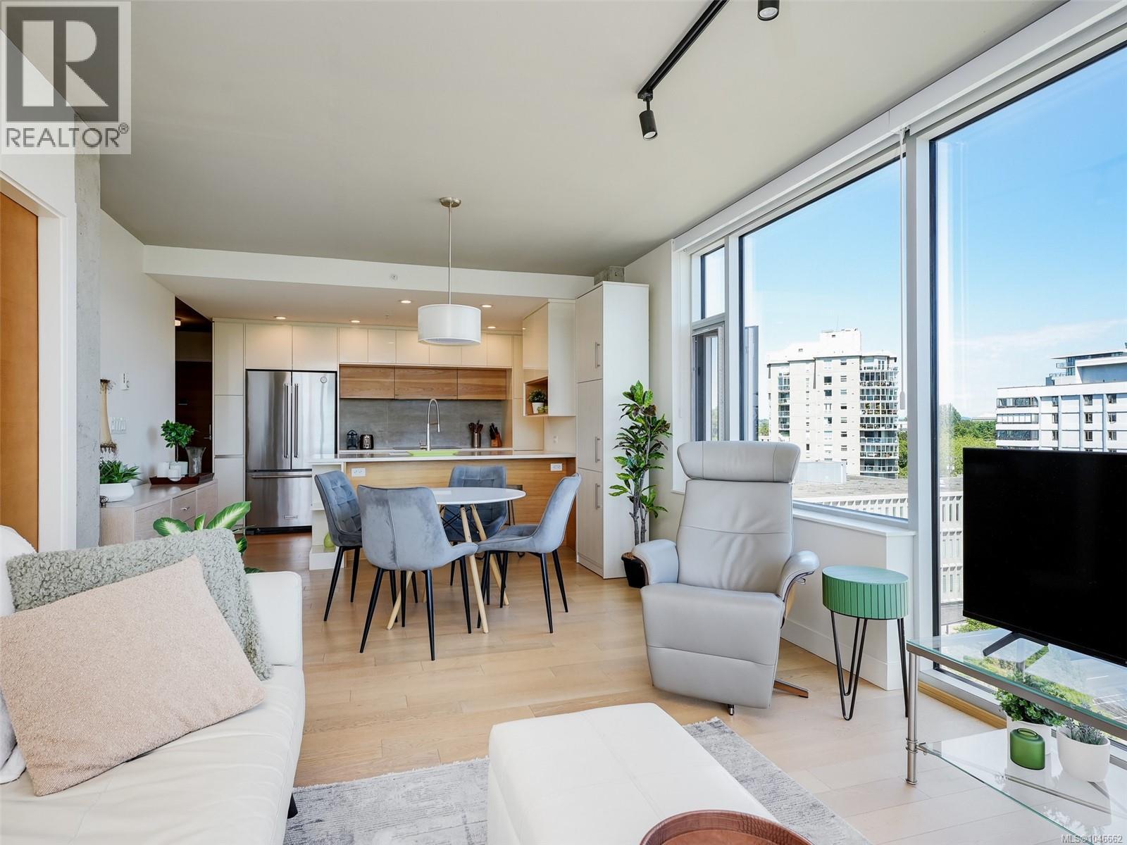#813 989 Johnson St - 6