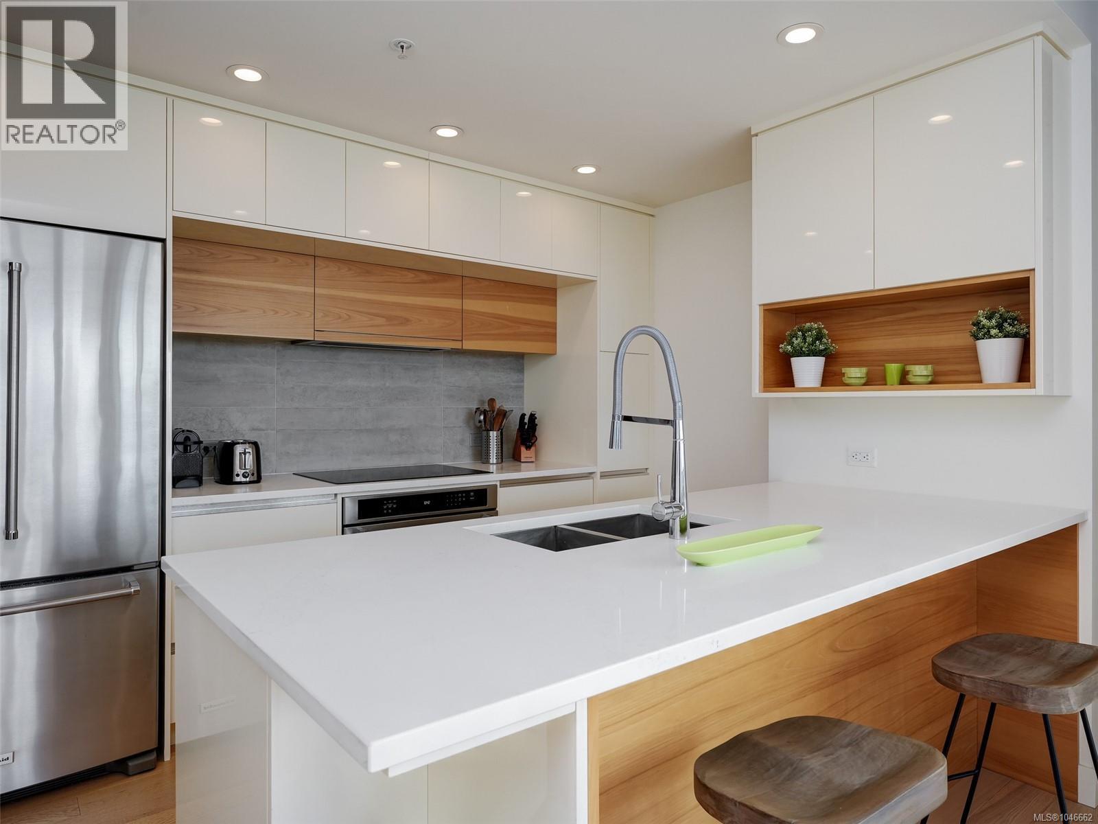 #813 989 Johnson St - 9