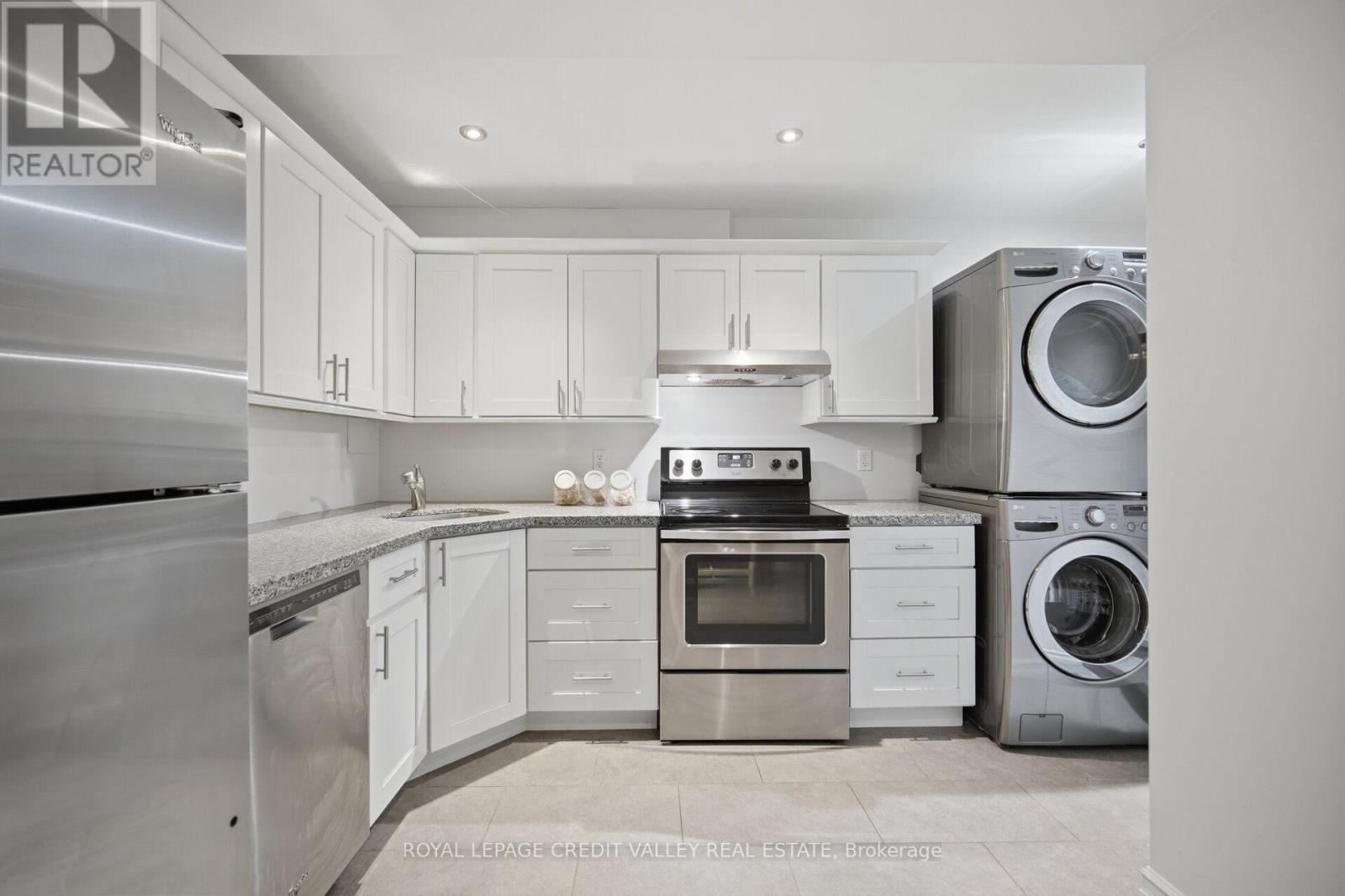 43 FLEMINGTON DRIVE E - 23