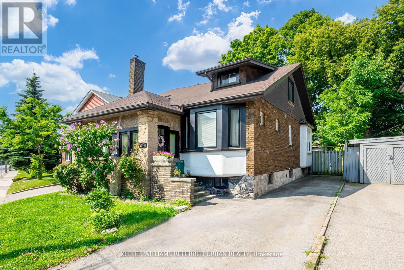 Photo of 2556 Lake Shore Boulevard