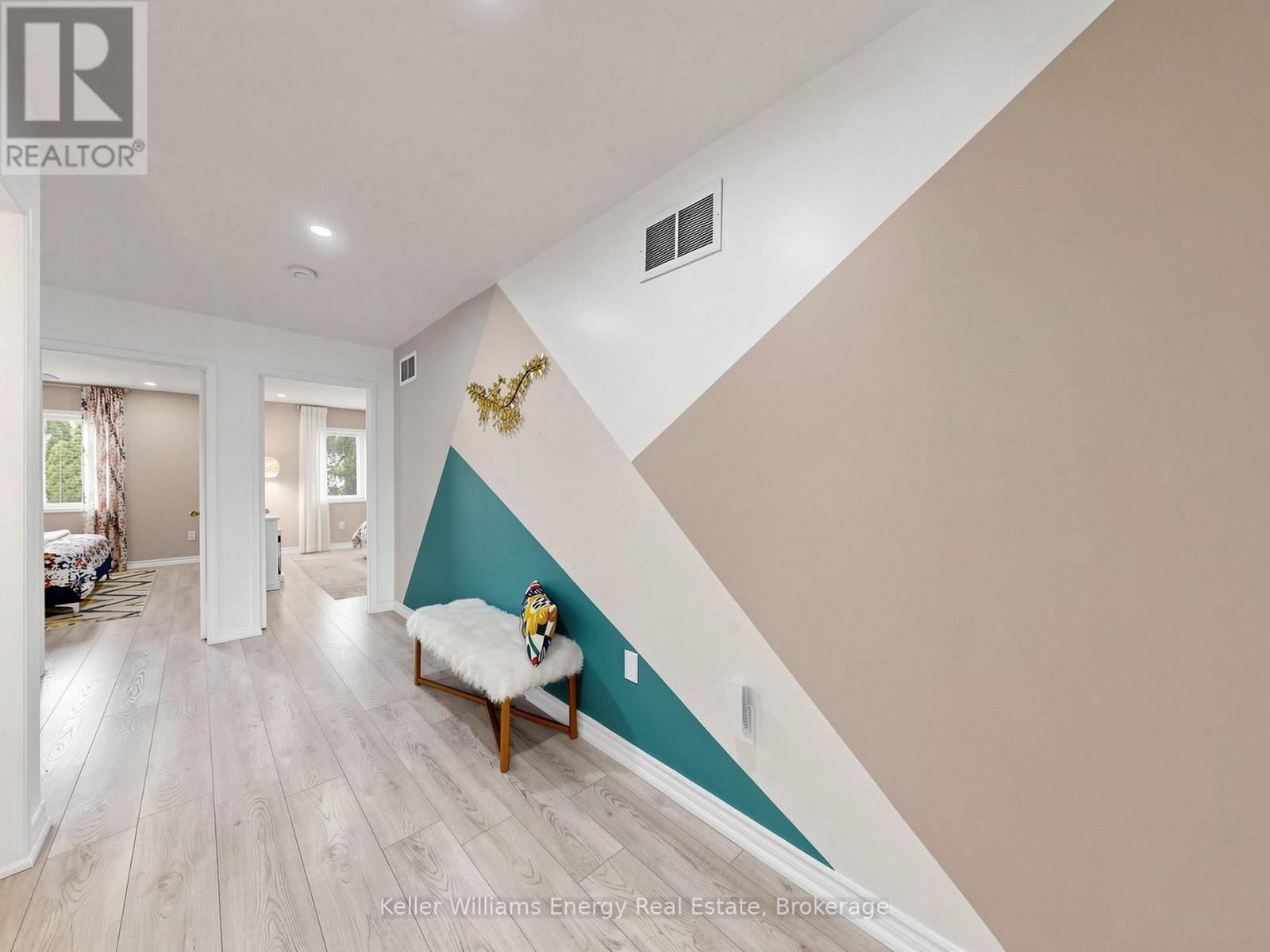 16 DONLEVY CRESCENT - 20