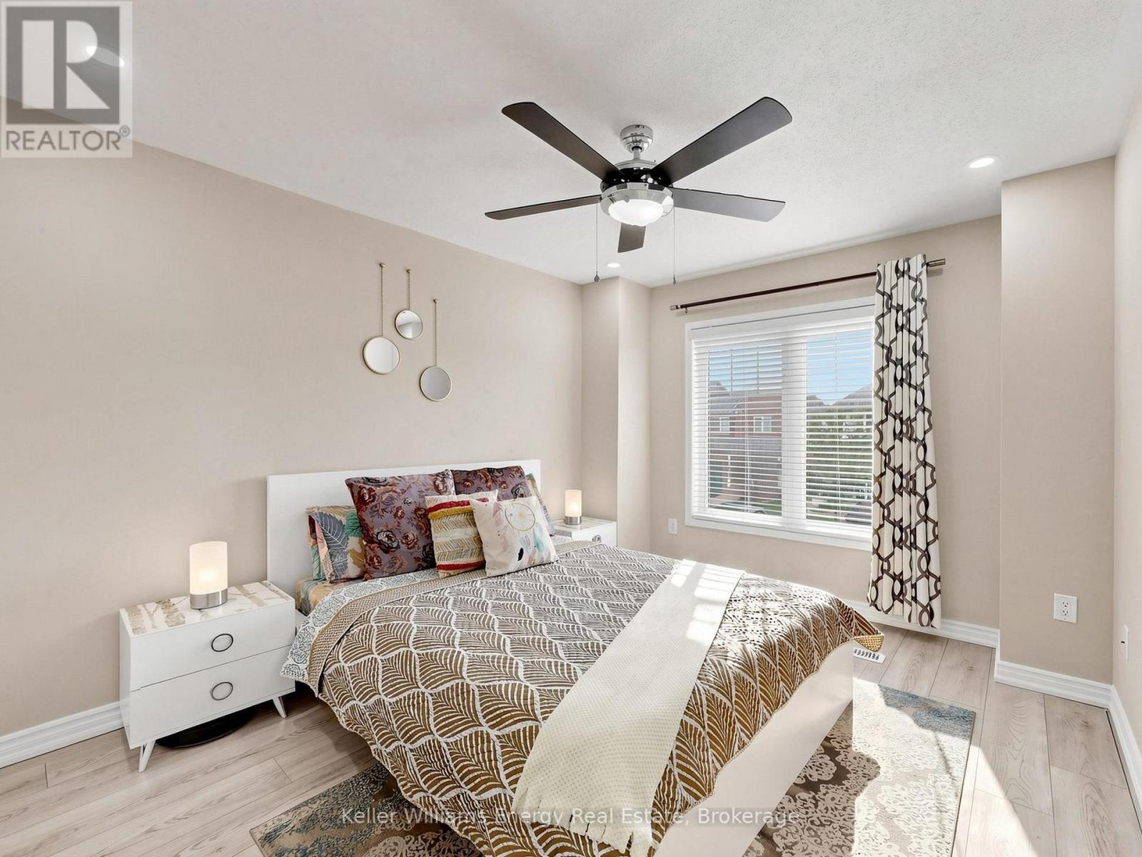 16 DONLEVY CRESCENT - 27