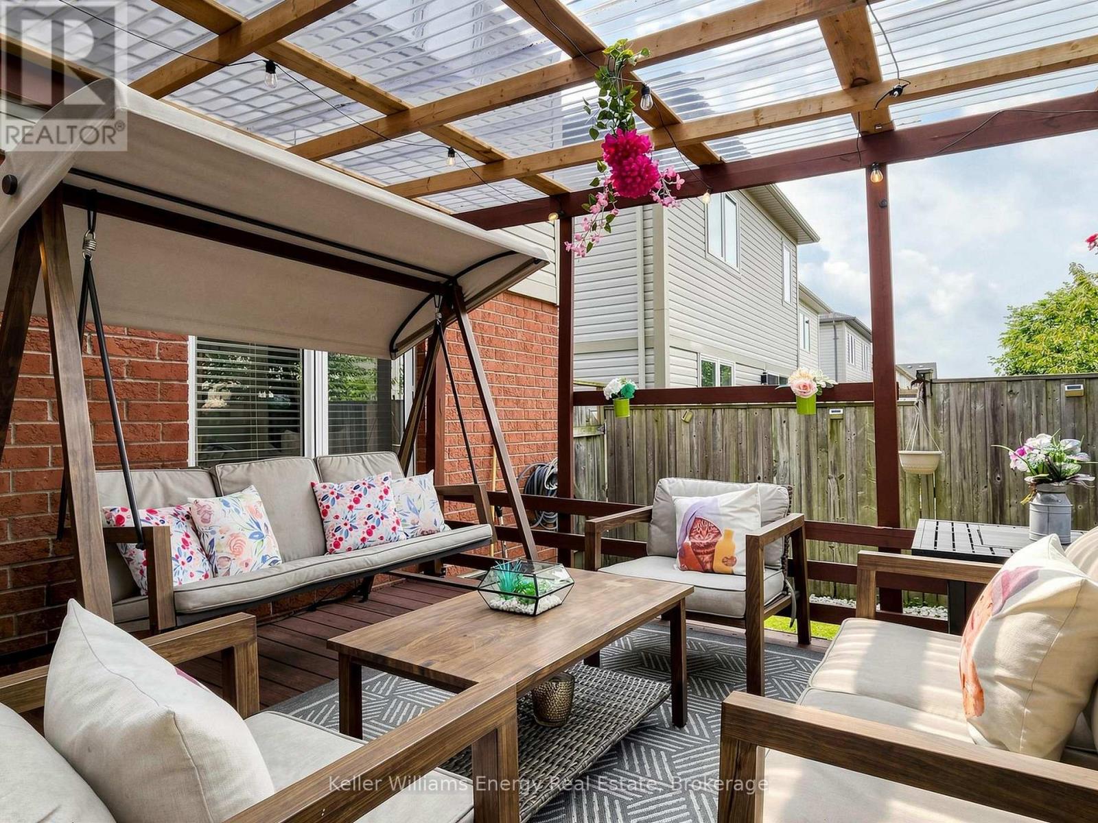 16 DONLEVY CRESCENT - 42