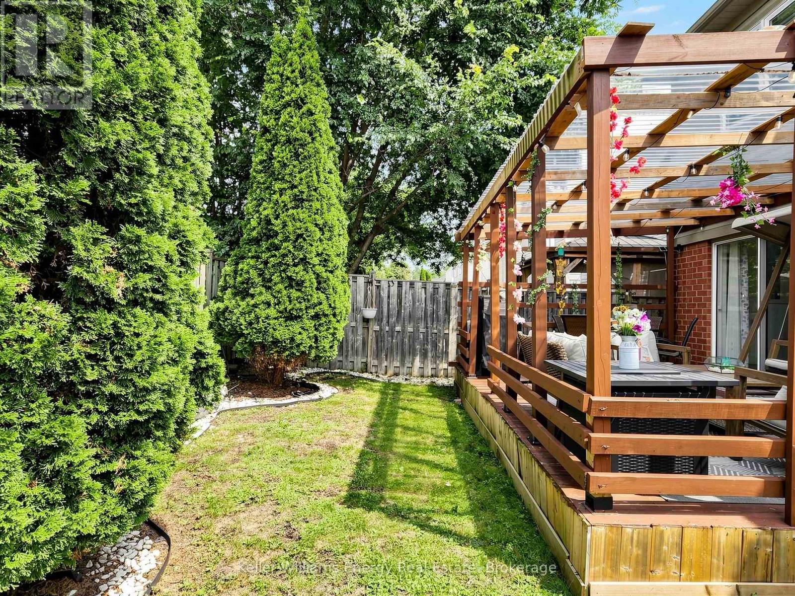 16 DONLEVY CRESCENT - 45