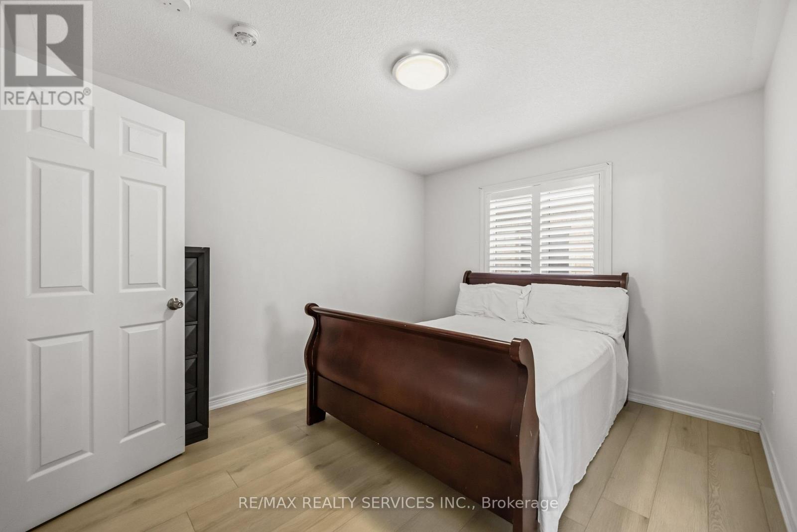 104 SHARPE CRESCENT - Image 24