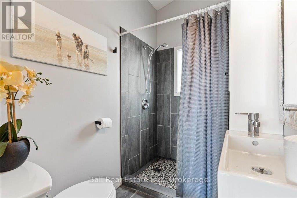 1046 EDITH CRESCENT - Image 13