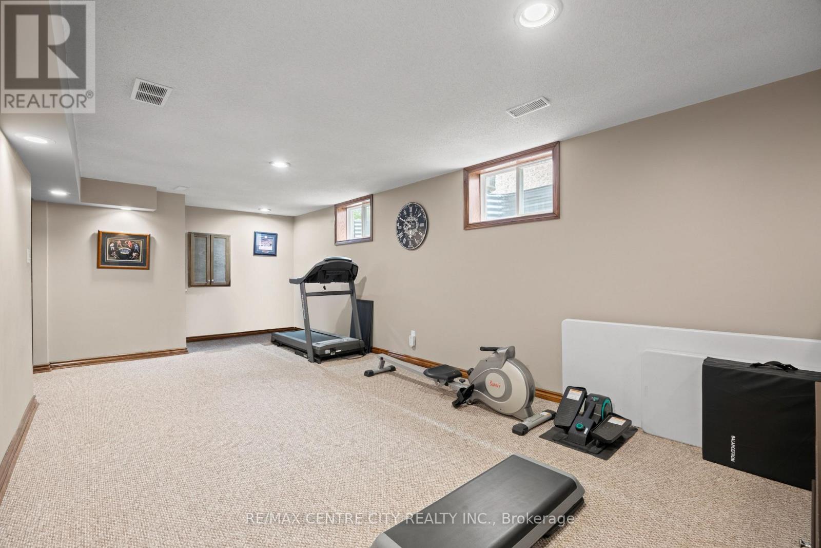 43 MEREDITH DRIVE - 25