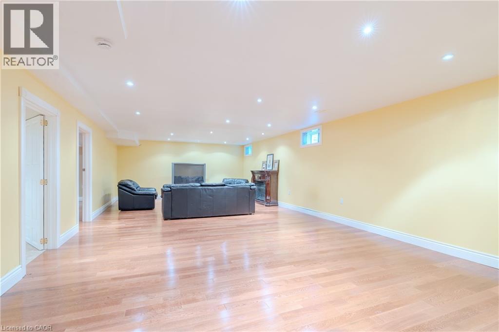79 MOORLAND Crescent - Image 31