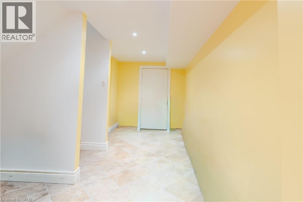 79 MOORLAND Crescent - Image 34