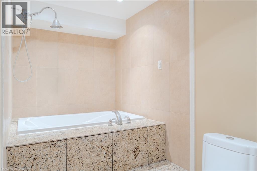79 MOORLAND Crescent - Image 35